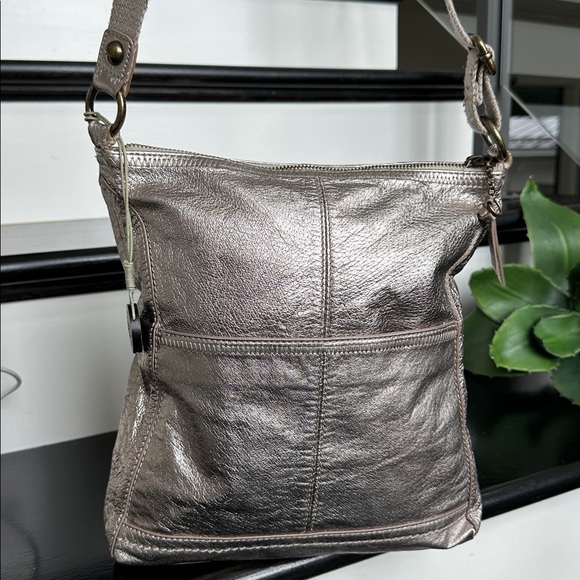 The Sak Genuine Leather Metallic Crossbody Shoulder Bag Neutral Year-Round Purse - Picture 1 of 7